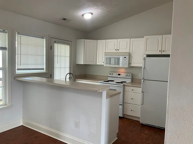 2 bed, 925 sqft, $1,025 — Photo 4