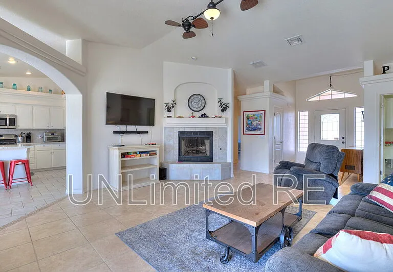 304 Acoma Blvd S — Photo 39