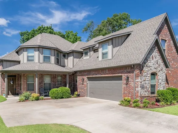 1701 NE Steinbeck Dr, Bentonville, AR 72712