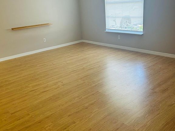 2nd image of 1119 S E O'Donnell Lane