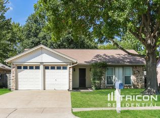 6625 Fair Oaks Dr, Watauga, TX 76148