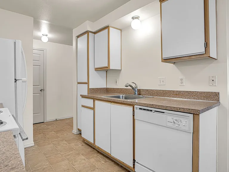 #271 CHELSEA COURT APTS — Photo 14
