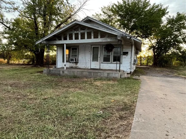 719 S Cleveland Ave, Cushing, OK 74023