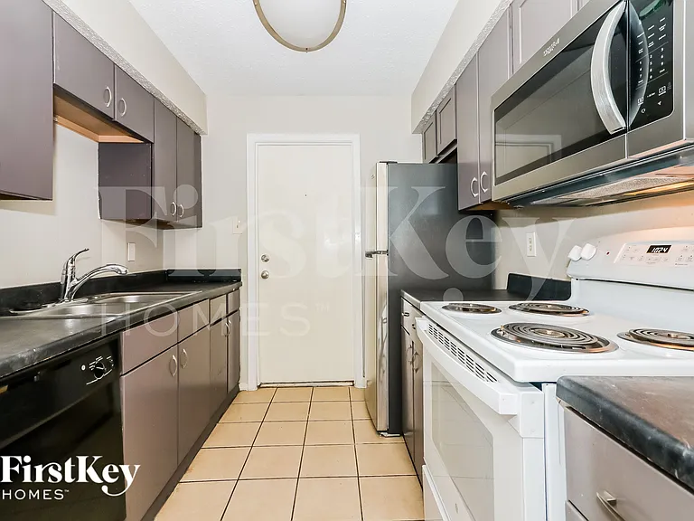 10810 Lakewood Oaks Dr — Photo 7