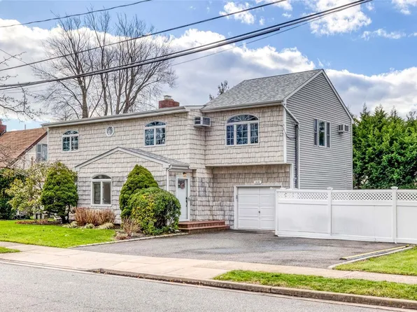 2630 Riverside Avenue, Merrick, NY 11566