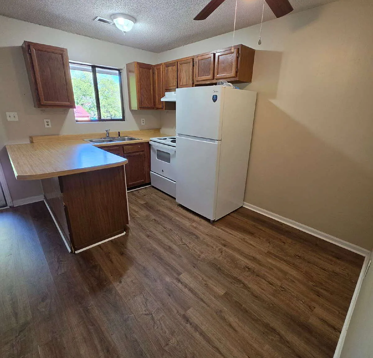2 bed, 1.0 bath, $1,000 — Photo 4