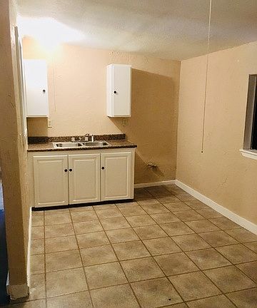 4th image of 142 Leroux St