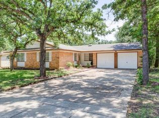 12 Coffee Tavern Rd, Bedford, TX 76022