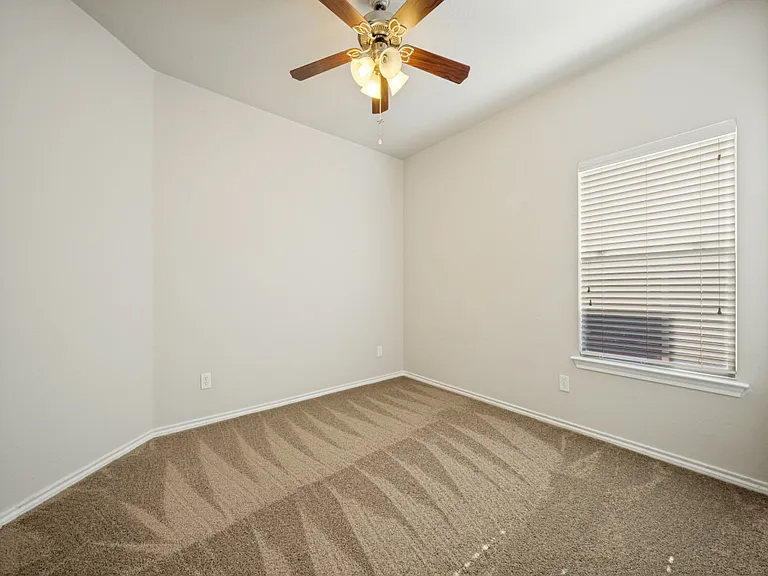 3213 Hornbeam St — Photo 21