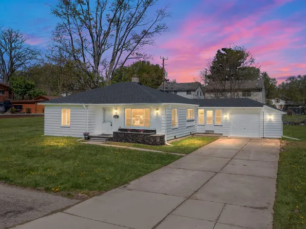 7553 Nichols St, Utica, MI 48317