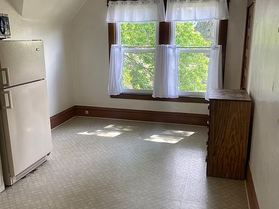 5th image of 620 Ash St #2