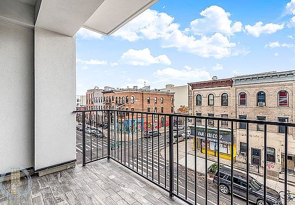 4th image of 499 Evergreen Ave #3F