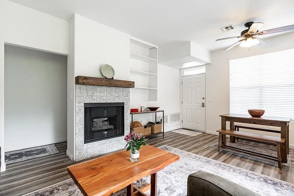 2 bed, 944 sqft, $3,295 — Photo 2