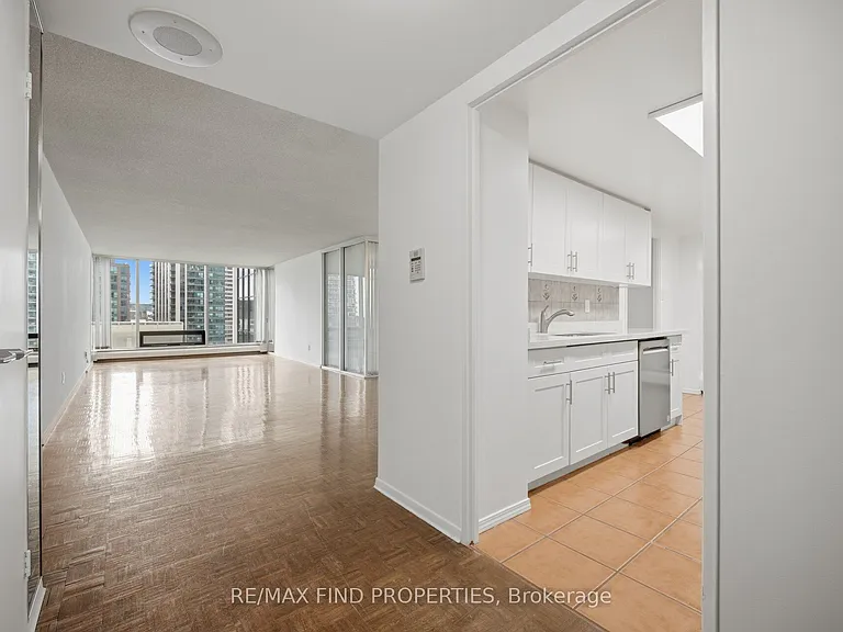 30 Wellington St E #901 — Photo 10
