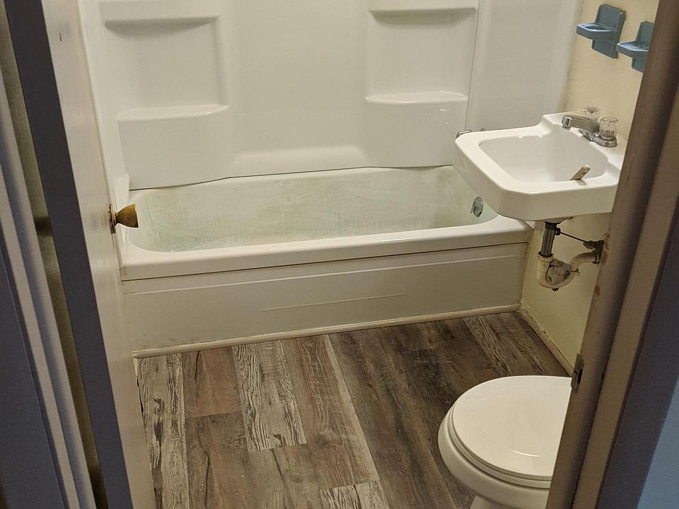 2nd image of 3401 W Wells St #7