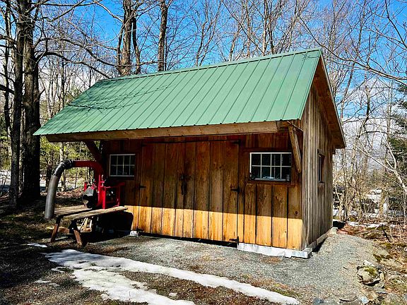 3rd image of 883 Osgood Hill Road