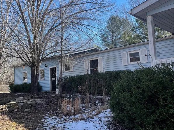 14 Blackberry Ln, Candler, NC 28715