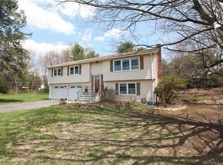 16 Broadleaf Cir, Windsor, CT 06095