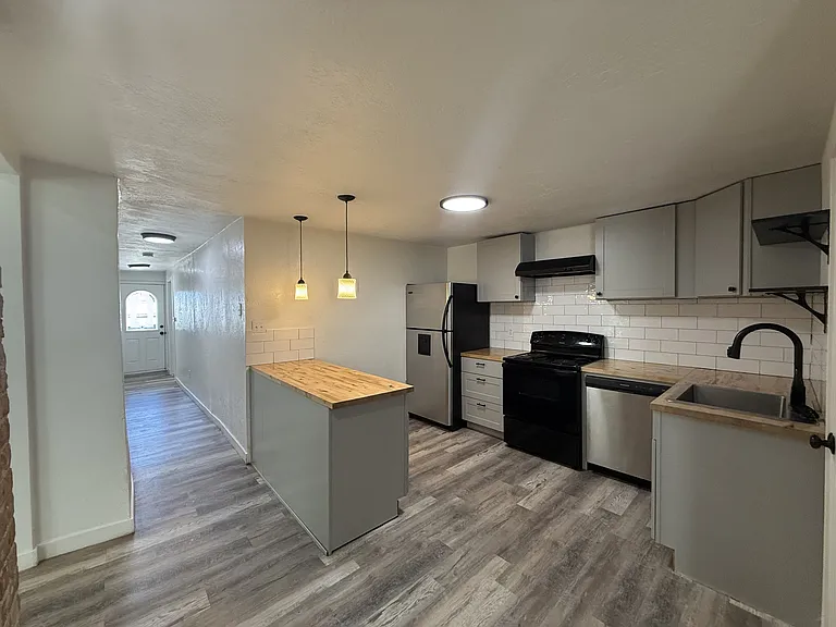 2557 Adams Ave #4 — Photo 4