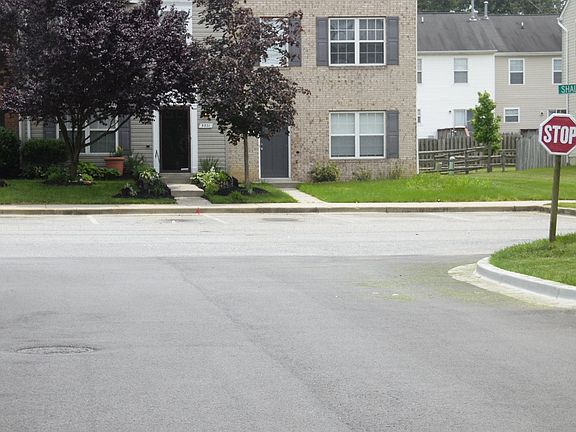 Exterior Neighborhood (street photo)