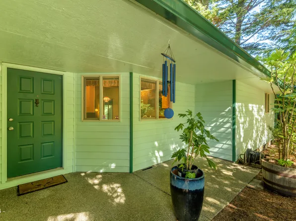 325 Seagrove Loop, Lincoln City, OR 97367