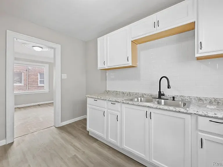 15740 Hartwell St — Photo 7