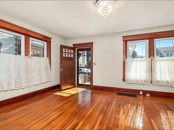 4th image of 145 W Brookdale St