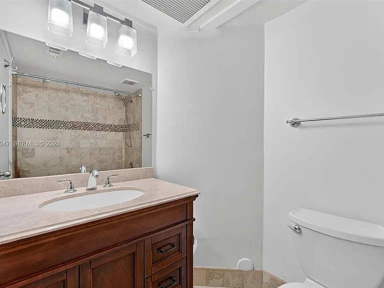 2841 N Oakland Forest Dr #110 — Photo 17