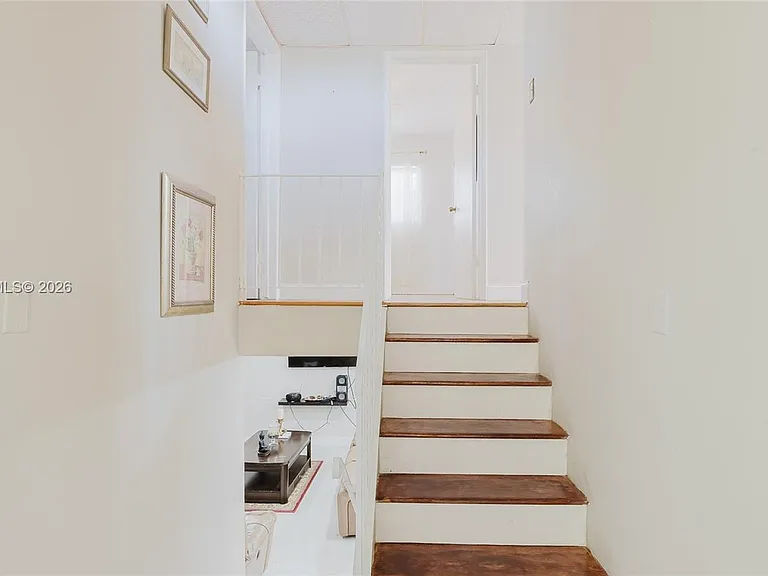 1300 NE 204th St — Photo 22