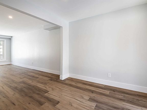2nd image of 145 Burbank Cres