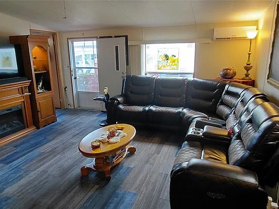 2nd image of 221 Heron Rd
