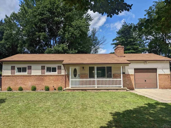 2009 Laurel Ln, Midland, MI 48642