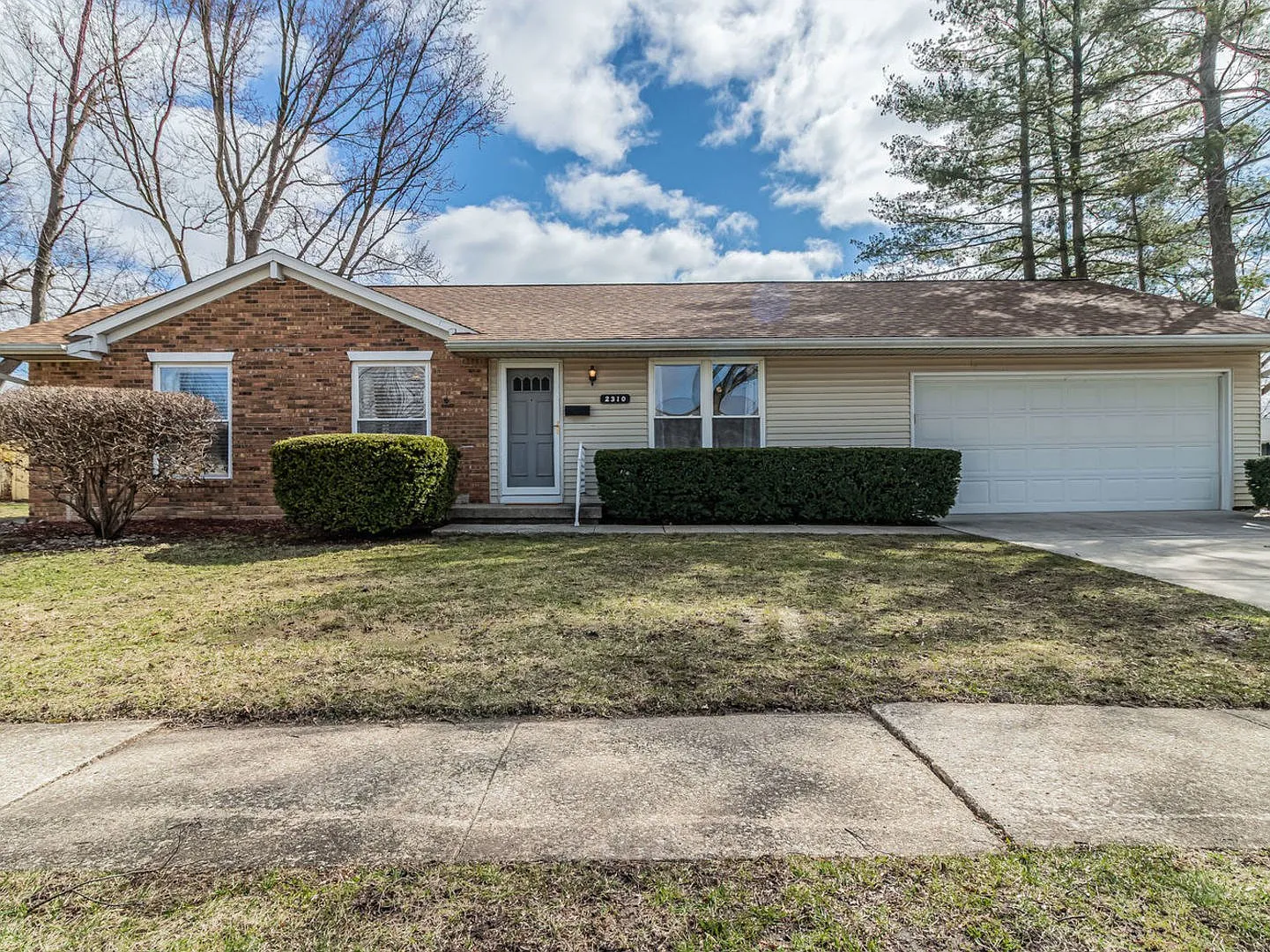 2310 E Shurts Cir photo 1