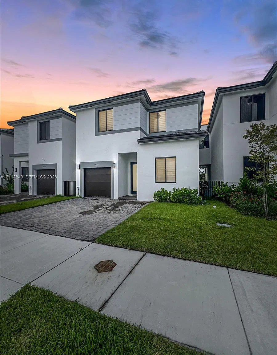 4 bed, 4.0 bath, 2582 sqft, $4,500 — Photo 1