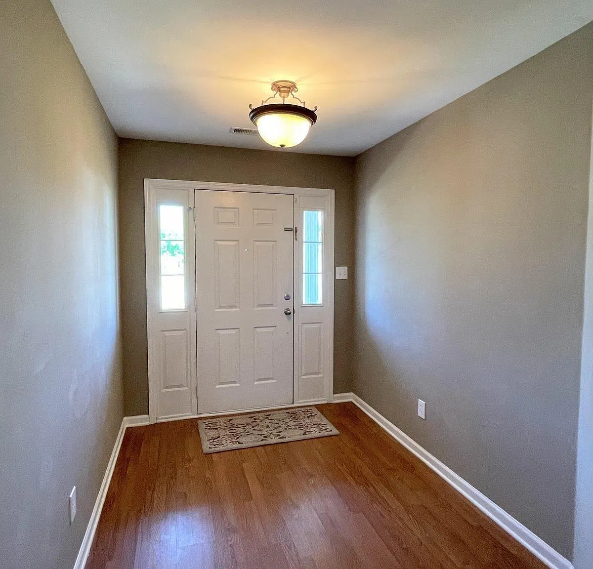 4 bed, 2.0 bath, 2272 sqft, $1,895 — Photo 4