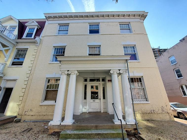 1st image of 421 W Grace St