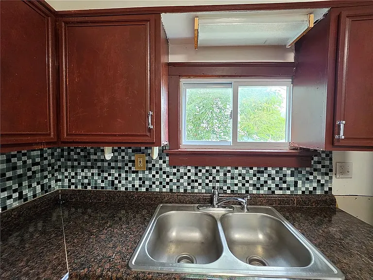 1150 Beaumont Ave — Photo 15