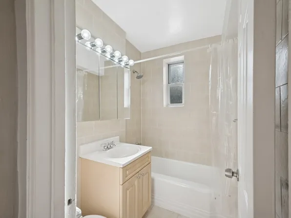 162-21 Powells Cove Boulevard image 8 of 21