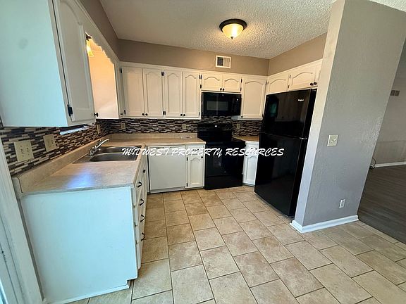 4th image of 2342 S Crysler Ave