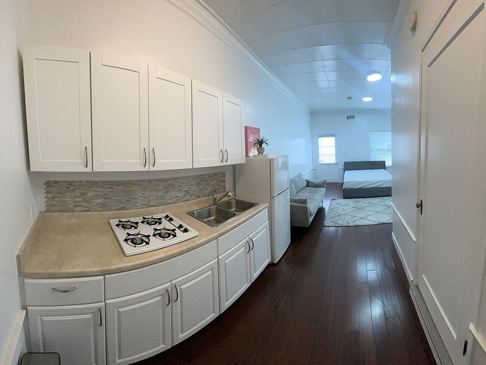 1st image of 1758 Lincoln Blvd #8