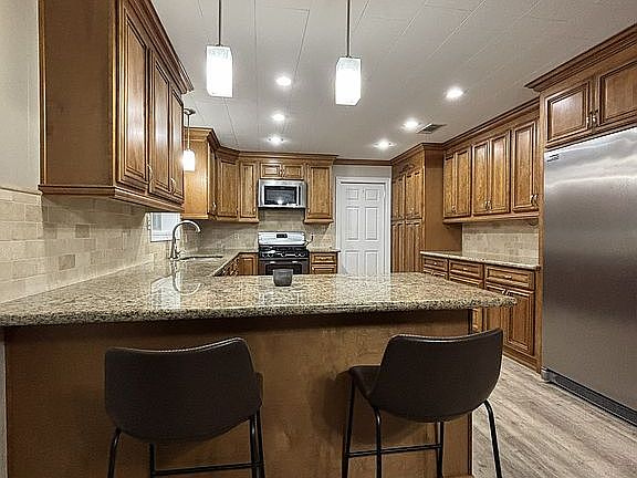 3rd image of 122 Plantation Dr