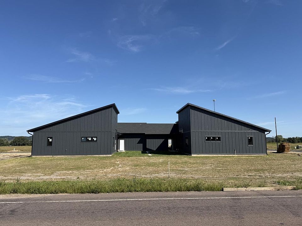 2nd image of 303 Daisy DRIVE
