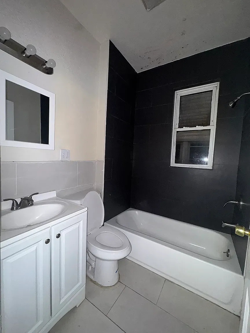 2 bed, 800 sqft, $1,994 — Photo 4
