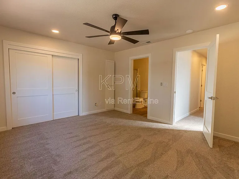 955 Academy St — Photo 17