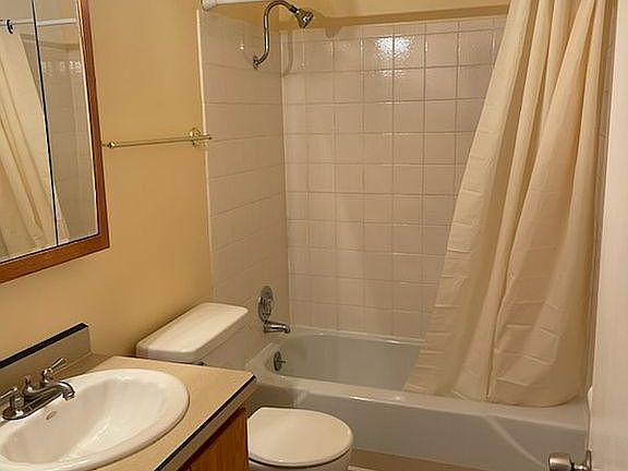 3rd image of 1600 Avenue E APT 1