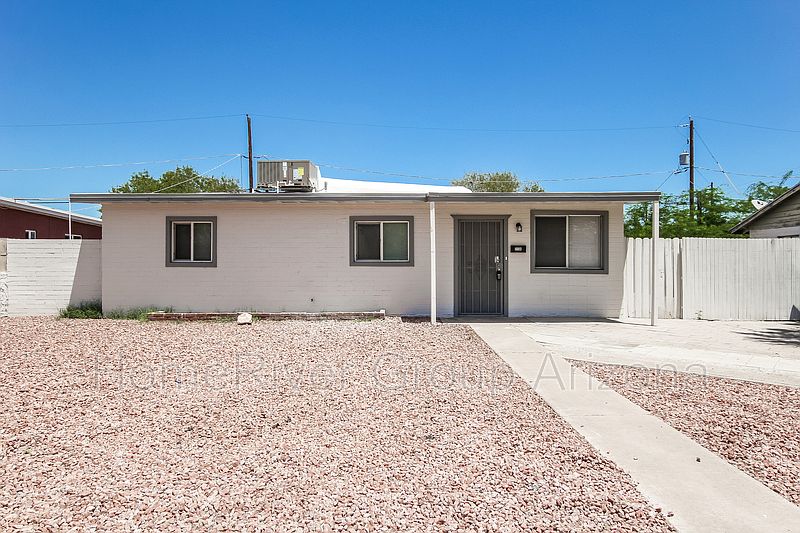 1st image of 2738 W Heatherbrae Dr