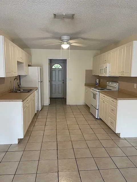 2 bed, 900 sqft, $1,050 — Photo 2