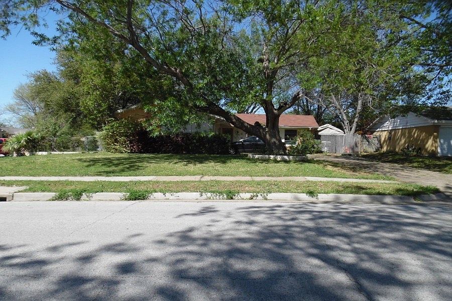 1st image of 626 Cambridge Dr