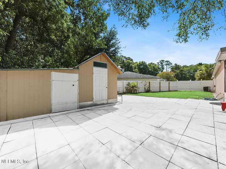2656 Lantana Lakes Dr E — Photo 23