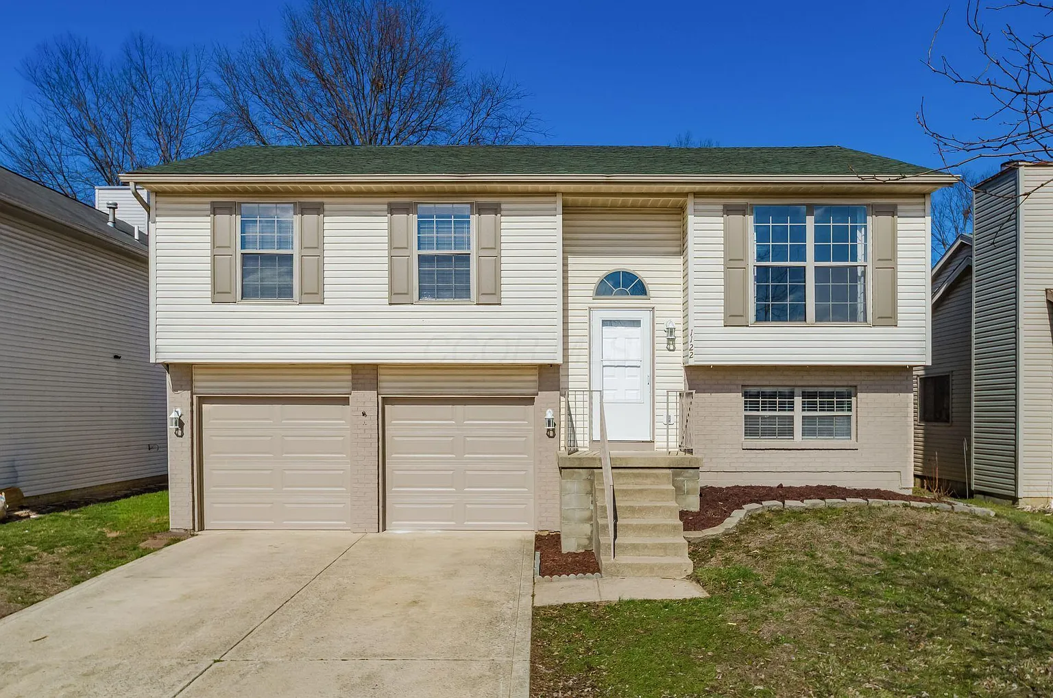 1122 Viewpointe Dr photo 1